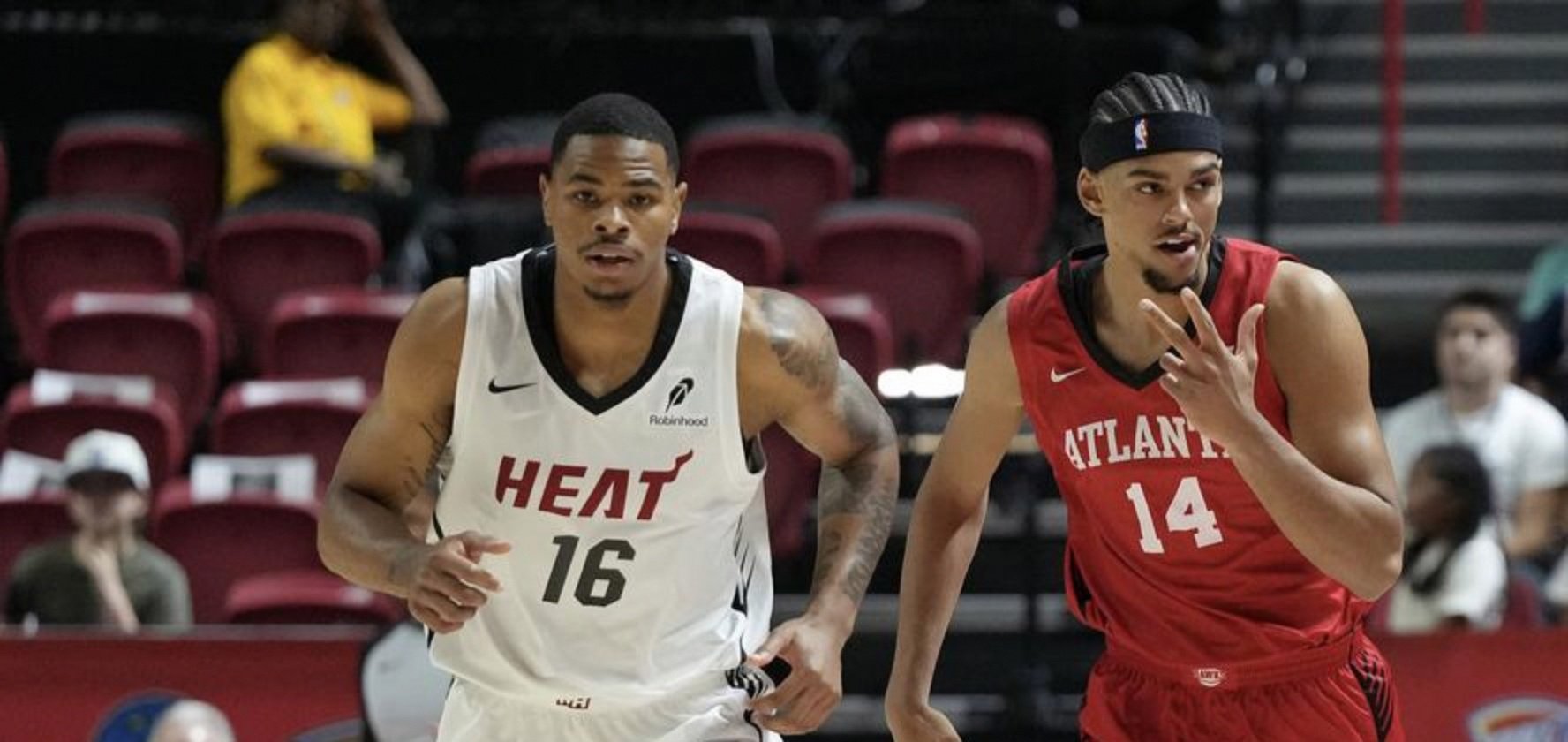 开云体育入口-包含赛前突围战来临;迈阿密热火围绕NBA季后赛更衣室发声;引发热议;纪律约束更严格的词条